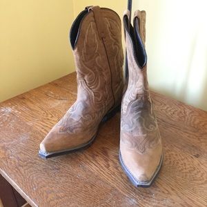 Laredo tan leather short cowboy boots